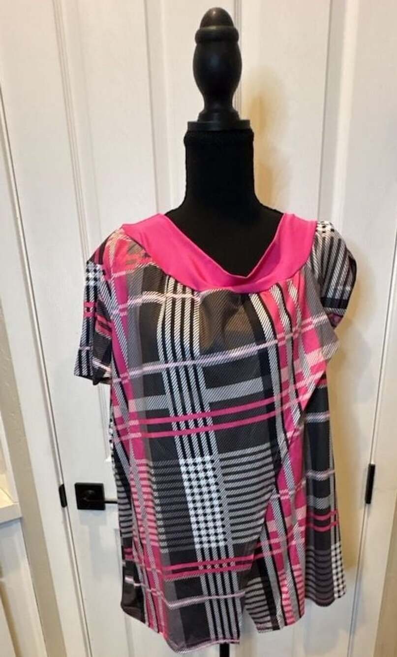 ChicMe Plaid Short Sleeve Size 1XL Pink Top Blouse (62)